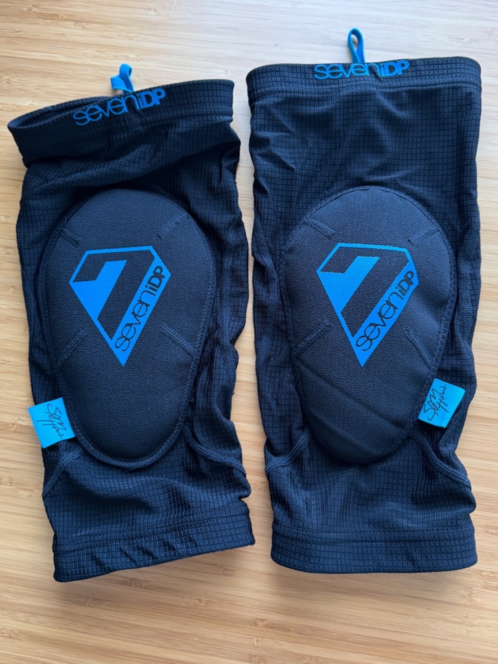 7idp Sam Hill Lite MTB Knee Pads NWOT never worn